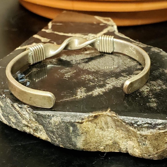 Indigenous Jewelry - Picture 6 of 8